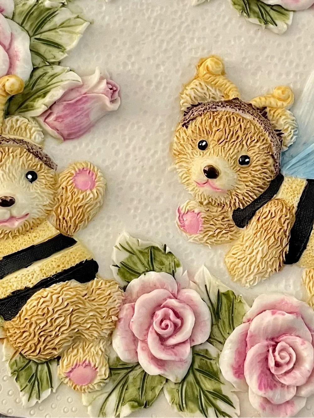 Popular Imports 1997 Teddy Bear Bees with Flowers Raised Cast Resin Decorative